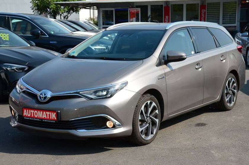 Toyota Auris 76.000 km 15.900 € Frankfurt A.m 60388