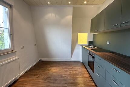 3 -Zimmer Maisonette Wohnung mit Wanne und EBK 3 zimmer