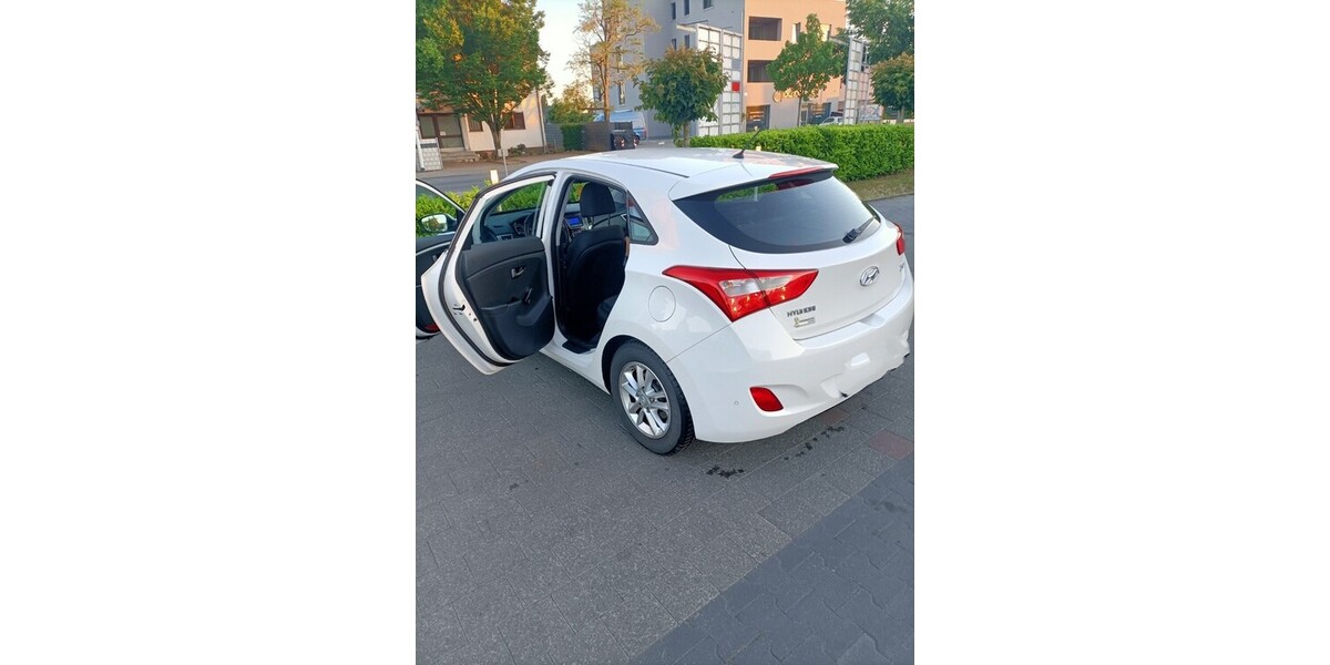 Hyundai i30 81.000 km 6.800 &euro; Griesheim 64347