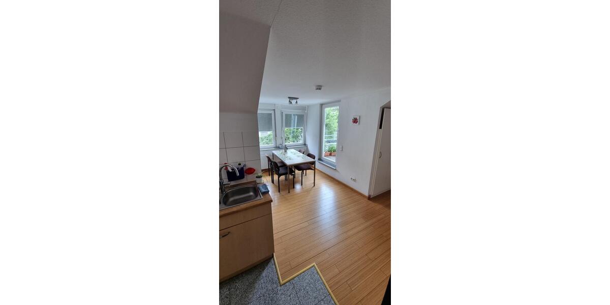 Geräumige und neuwertige 2-Zimmer-DG-Wohnung mit Balkon und Einba 2 zimmer