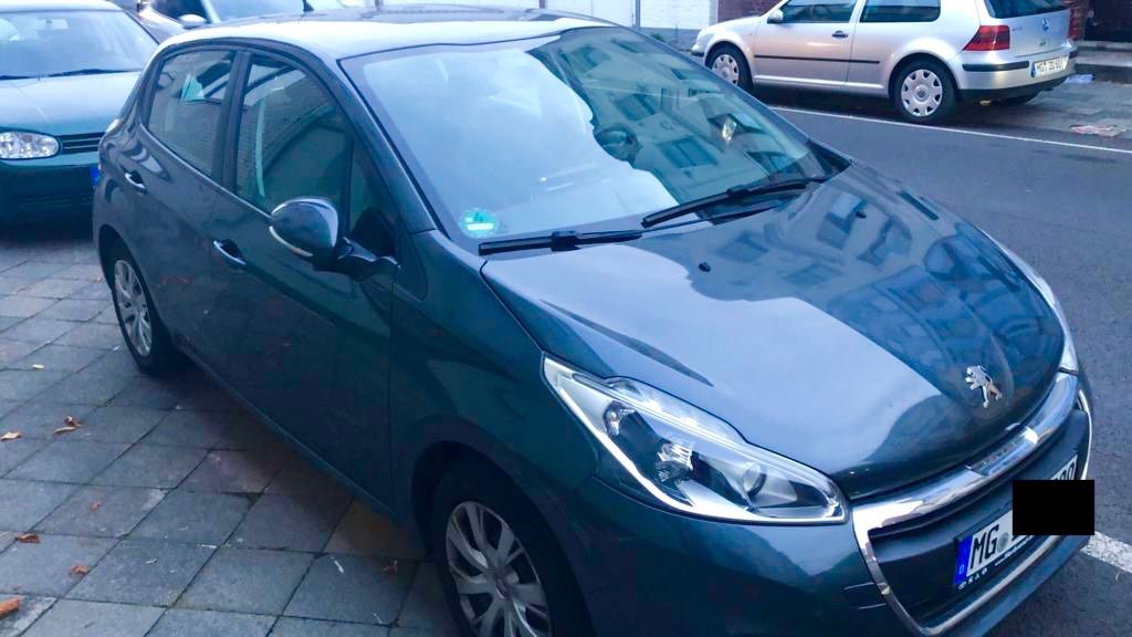 Peugeot 208 82.000 km 6.600 &euro; Frankfurt 60311