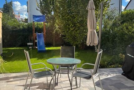 Haus Hattersheim am Main - 5 Zimmer, 121 m&sup2;, 2.800&euro; | Angebot:25592621