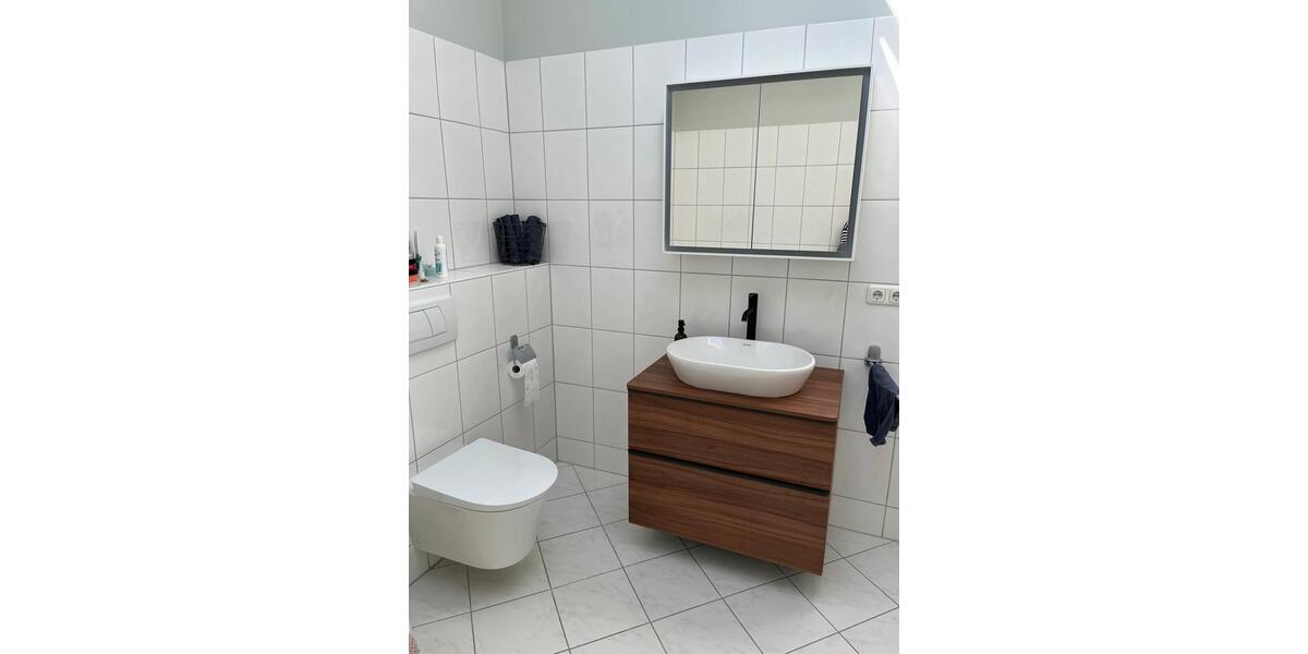 4-Zimmer Doppelhaushälfte mit EBK, Garage & Garten in HofheimTs. 4 zimmer