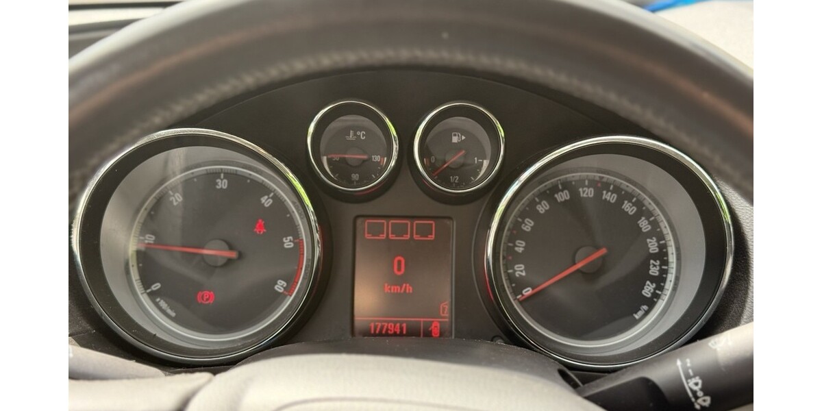 Opel Insignia 180.000 km 5.200 &euro; Rüsselsheim am Main 65428