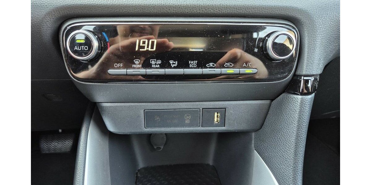 Toyota Yaris Hybrid Team D, Navi,Kamera, SmartDevice, Kli 73.500 km 16.890 &euro; Rodgau 63110