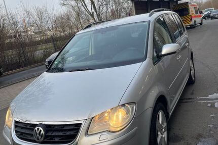 VW Touran 179.000 km 3.200 &euro; Rüsselsheim 65428