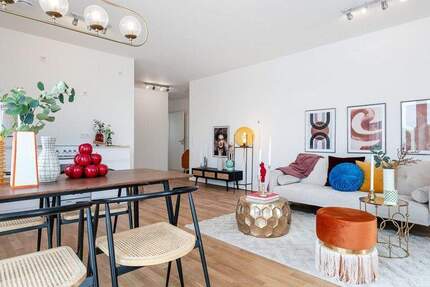 Großzügige 3-Zimmer-Wohnung mit Echtholz-Parkett und Loggia in Süd-Ausrichtung 3 zimmer