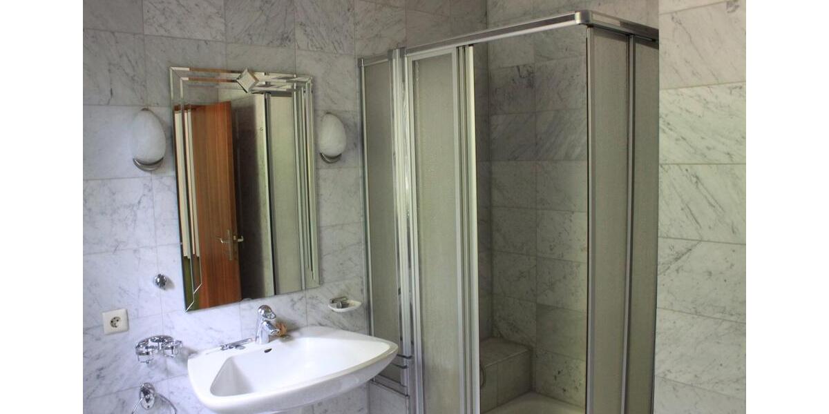 Etagenwohnung Breuberg - 7 Zimmer, 200 m&sup2;, 1.650&euro; | Angebot:24749216
