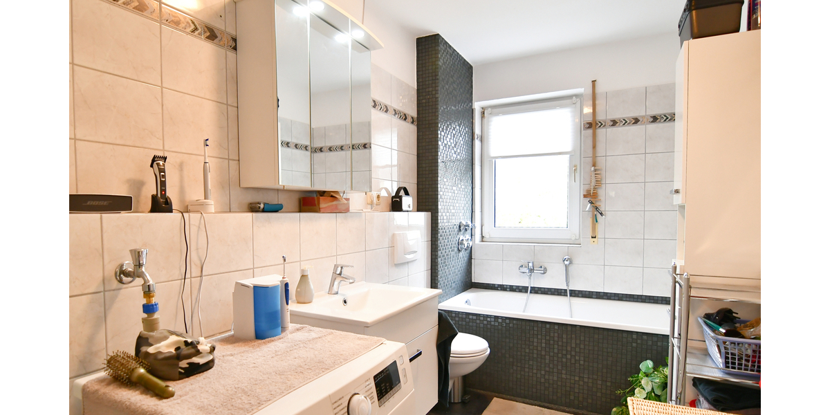 Schöne Wohnung mit 1a Infrastruktur + 2 TG Plätze 3 zimmer