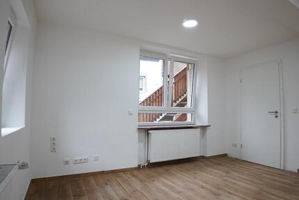 4ZKB Kernsaniert 131m² EG Wohnung + Neue Einbauküche mit E-Geräte 4 zimmer