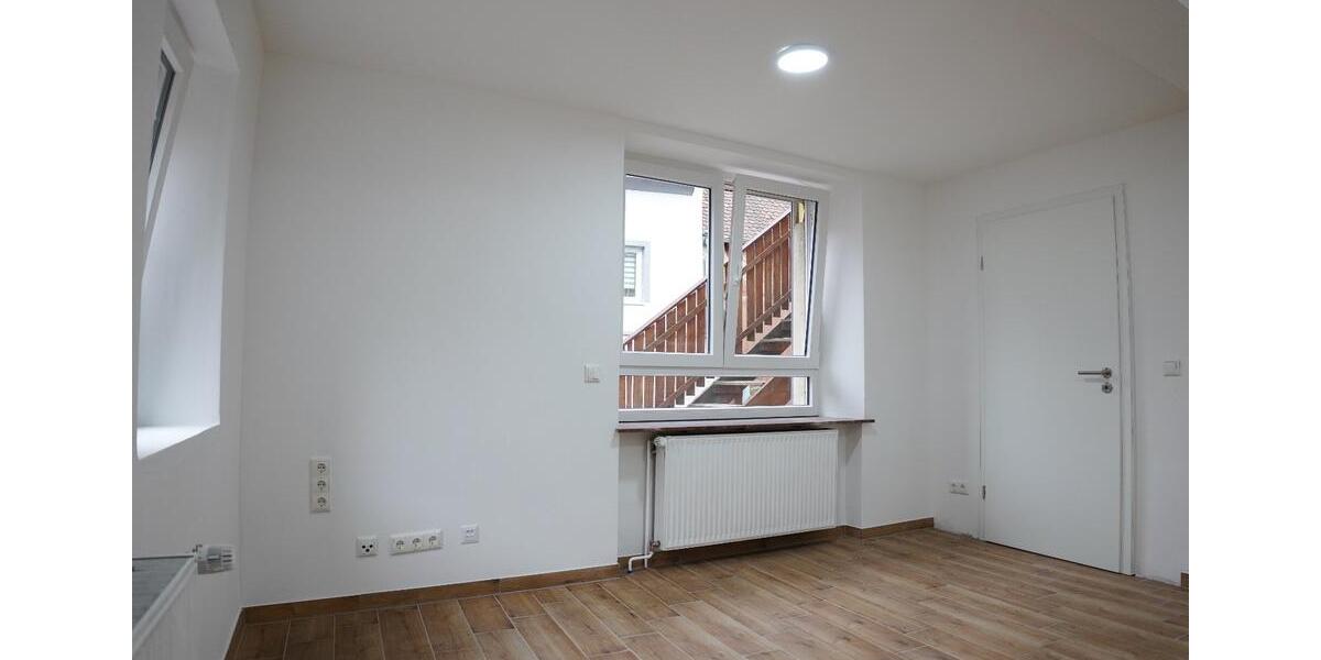 4ZKB Kernsaniert 131m² EG Wohnung + Neue Einbauküche mit E-Geräte 4 zimmer