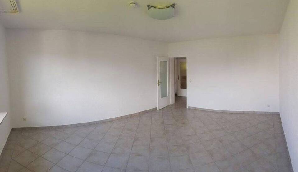 sofort Einzugsbereit, kpl. renovierte 3 Zimmerwohung im 1. OG, ohne Maklerkosten