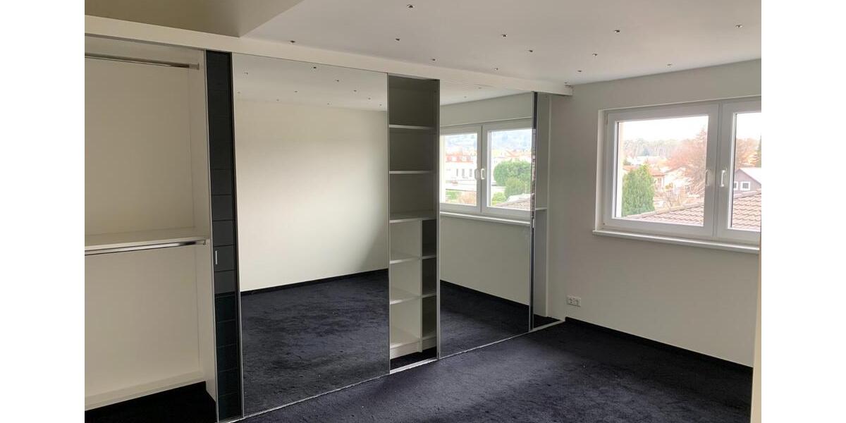 Helle, großräumige 3-Zimmer Dachgeschoss-Wohnung 3 zimmer