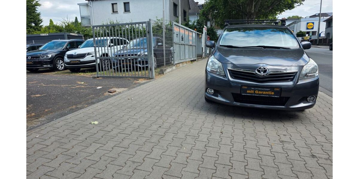 Toyota Verso 184.000 km 5.900 &euro; Offenbach 63071