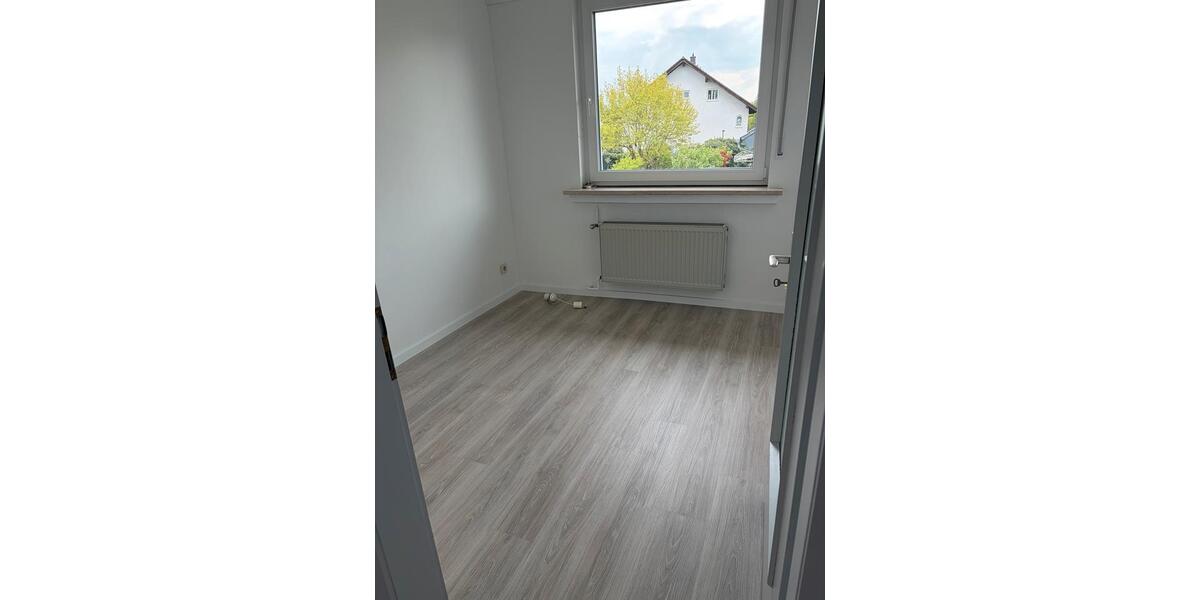 Einfamilienhaus Nackenheim - 8 Zimmer, 280 m&sup2;, 4.100&euro; | Angebot:26285958