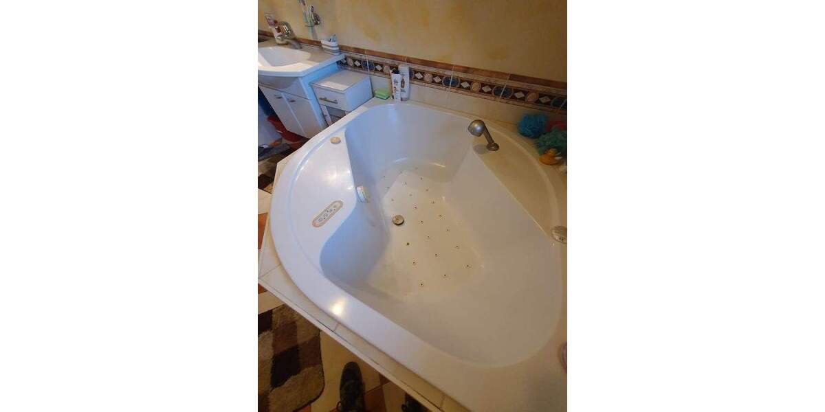 Großzügige Maisonettewohnung inkl. 2 Garagenstellplätzen in zentraler Lage 4 zimmer