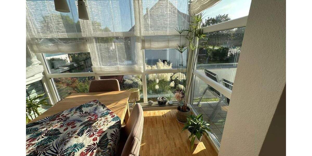 Attraktive 4 ZKB Wohnung mit Gäste WC und Tiefgarage - provisionsfrei 4 zimmer