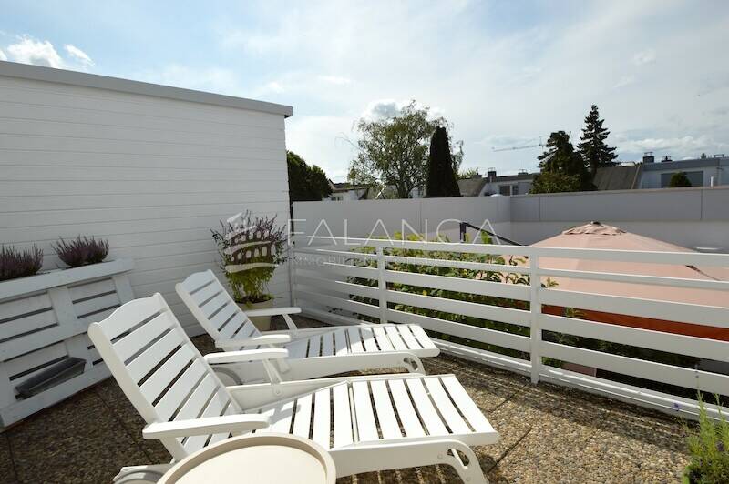 FALANGA ImmobilieN-Begehrter großer Bungalow in prima Zustand und top Grünlage in Mörfelden-Walldorf