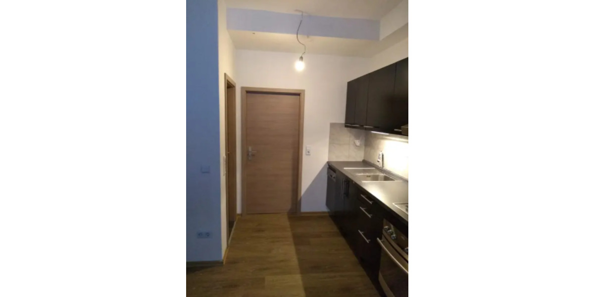 Moderne, geräumige Studio-Wohnung mit Einbauküche zimmer