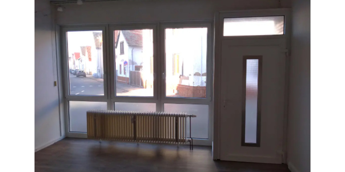 Moderne, geräumige Studio-Wohnung mit Einbauküche zimmer