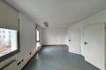 Zwei leerstehende Büroeinheiten zimmer