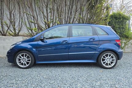 Mercedes B 200