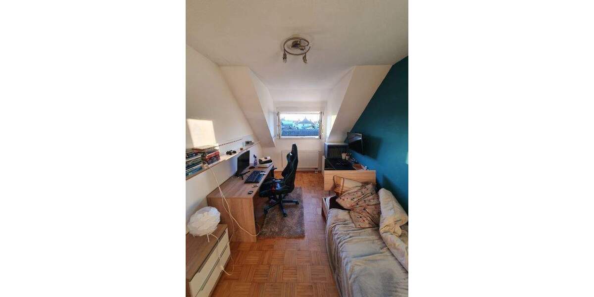 Großzügige Maisonettewohnung inkl. 2 Garagenstellplätzen in zentraler Lage 4 zimmer