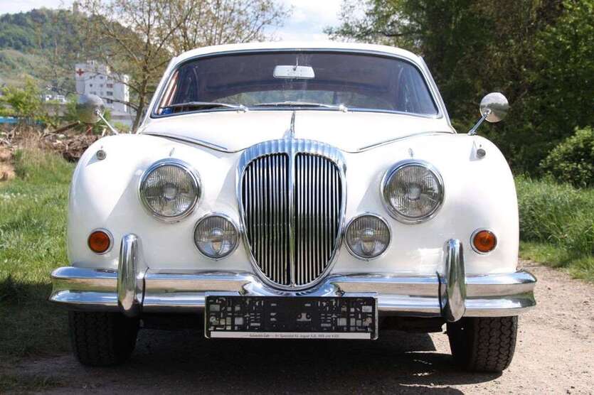 Jaguar Daimler 28.329 km 14.999 € Heppenheim 64646