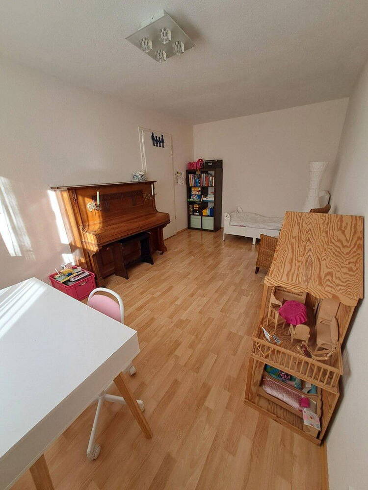 Großzügiges Familien - Reihenendhaus mit Loggia in Eschersheim