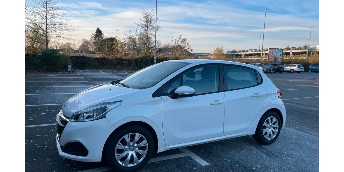 Peugeot 208 82.500 km 5.900 &euro; Bensheim 64625