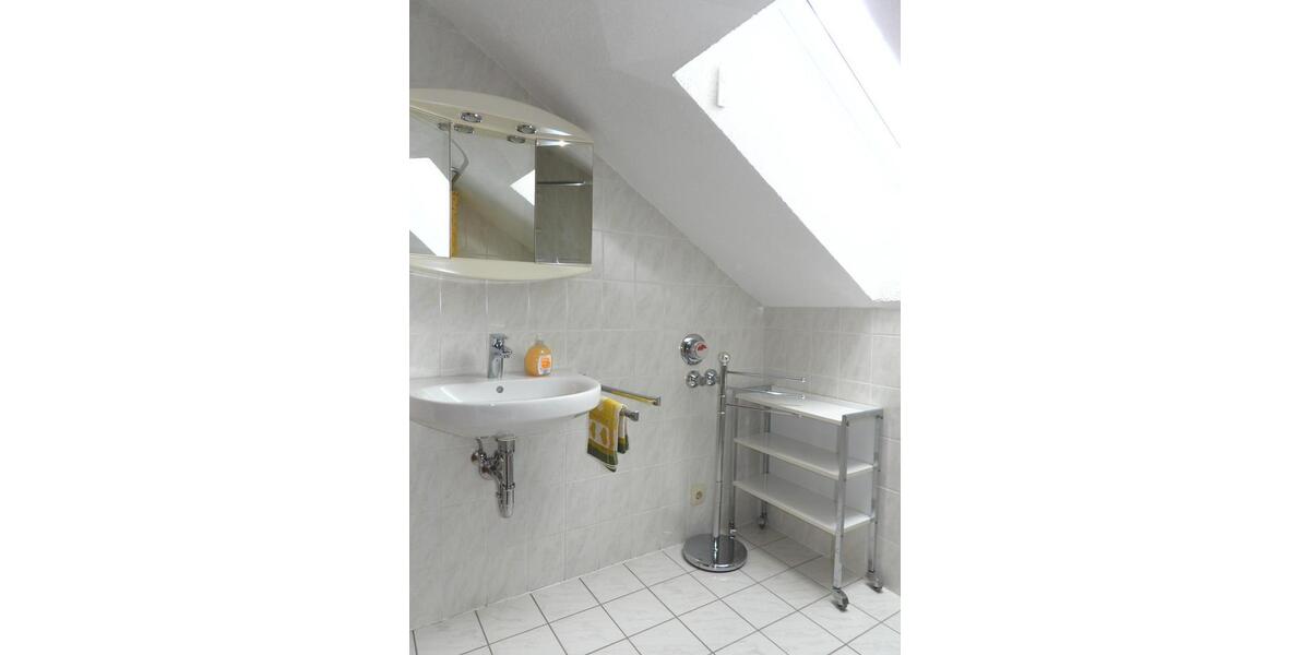 Dachwohnung zw. Wiesbaden und Frankfurt a.M.(Leben a. d. Land mit Möglk. zur Glasfasernutzung) 3 zimmer