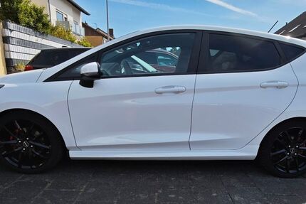 Ford Fiesta 42.000 km 22.910 &euro; Babenhausen 64832