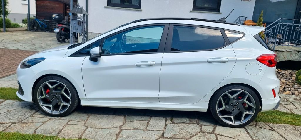 Ford Fiesta 45.700 km 18.800 &euro; Mainhausen 63533