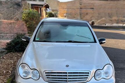 Mercedes-Benz 220 440.000 km 2.000 &euro; Höchst 64739