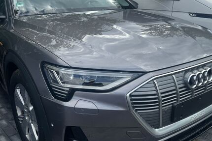 Audi e-tron 114.806 km 24.900 &euro; Frankfurt am Main 60386