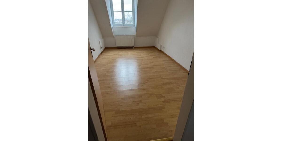 Dachgeschoßwohnung Darmstadt Darmstadt-Nord - 3 Zimmer, 92 m&sup2;, 1.000&euro; | Angebot:25056866