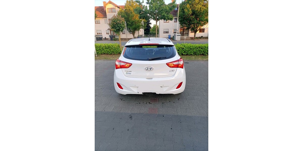 Hyundai i30 81.000 km 6.800 &euro; Griesheim 64347