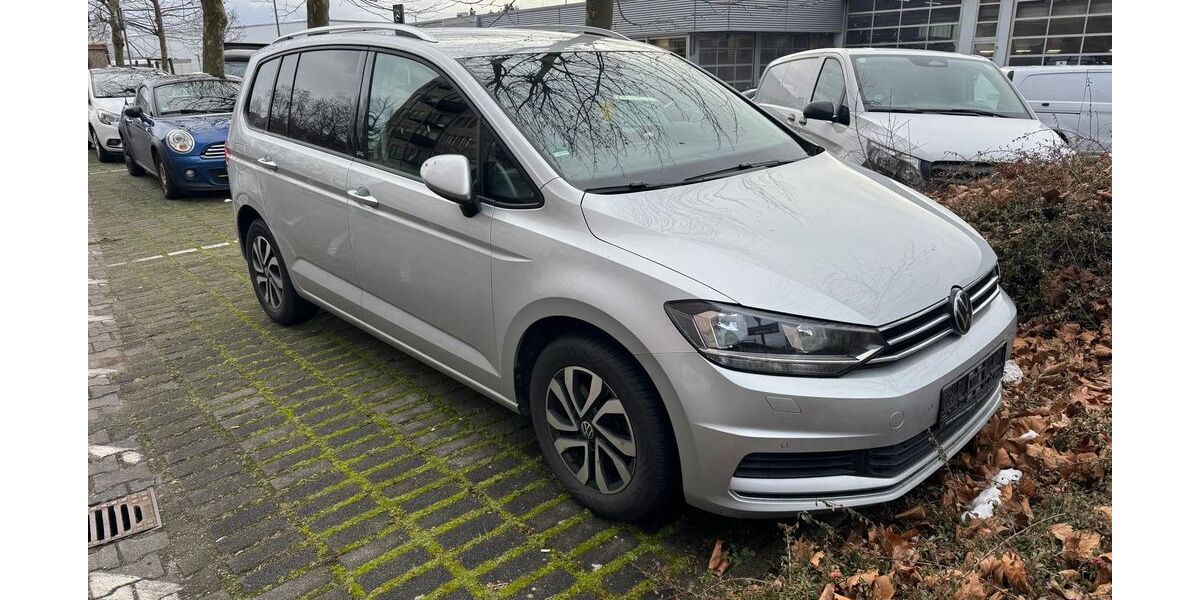 VW Touran 114.368 km 21.430 &euro; Rüsselsheim 65428