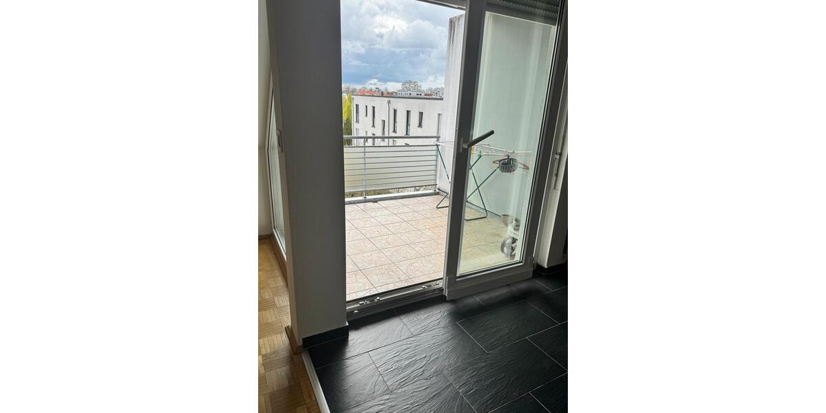 Dachgeschoßwohnung Flörsheim am Main - 3 Zimmer, 75 m&sup2;, 1.300&euro; | Angebot:25902152