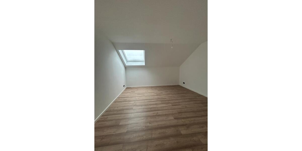 helle 4 Zimmer Wohnung im OG - 125m² 4 zimmer
