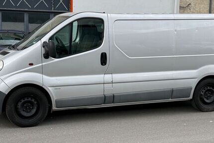 Opel Vivaro 200.000 km 8.799 &euro; Frankfurt am Main 60314