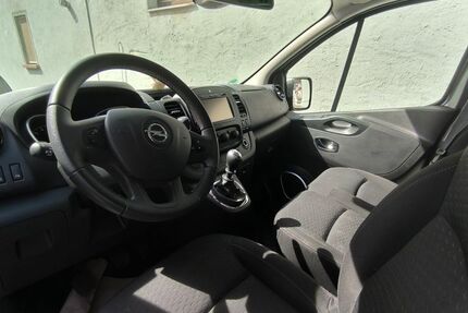 Opel Vivaro 102.000 km 17.000 &euro; Flörsheim 65439