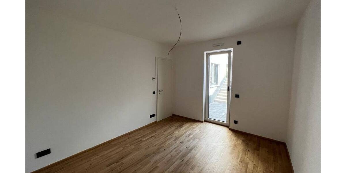 Doppelhaushälfte Mainz Weisenau - 6 Zimmer, 159 m&sup2;, 2.500&euro; | Angebot:25683725
