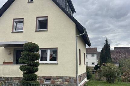 :: Gut gelegenes Zweifamilienhaus - komplett kernsaniert - mit Garten und Garage (H 551):: 7 zimmer