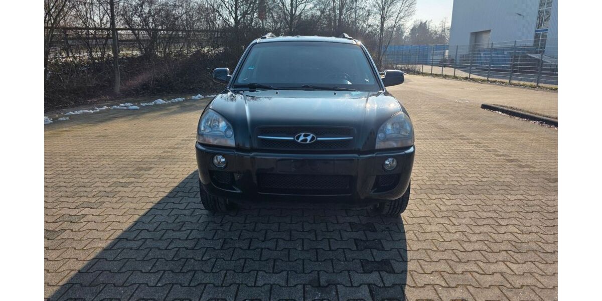 Hyundai TUCSON 168.000 km 2.850 &euro; Hattersheim 65795