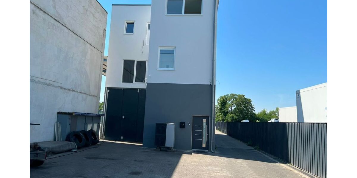 Gewerbeanwesen mit Bürogebäude, Werkstatt und großer befestigter Freifläche - Gewerbeobjekt Bischofsheim | Angebot:27298679