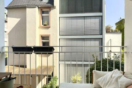 Sanierte Altbau Wohnung mit Balkon und Aufzug in bester Nordend Lage 3 zimmer