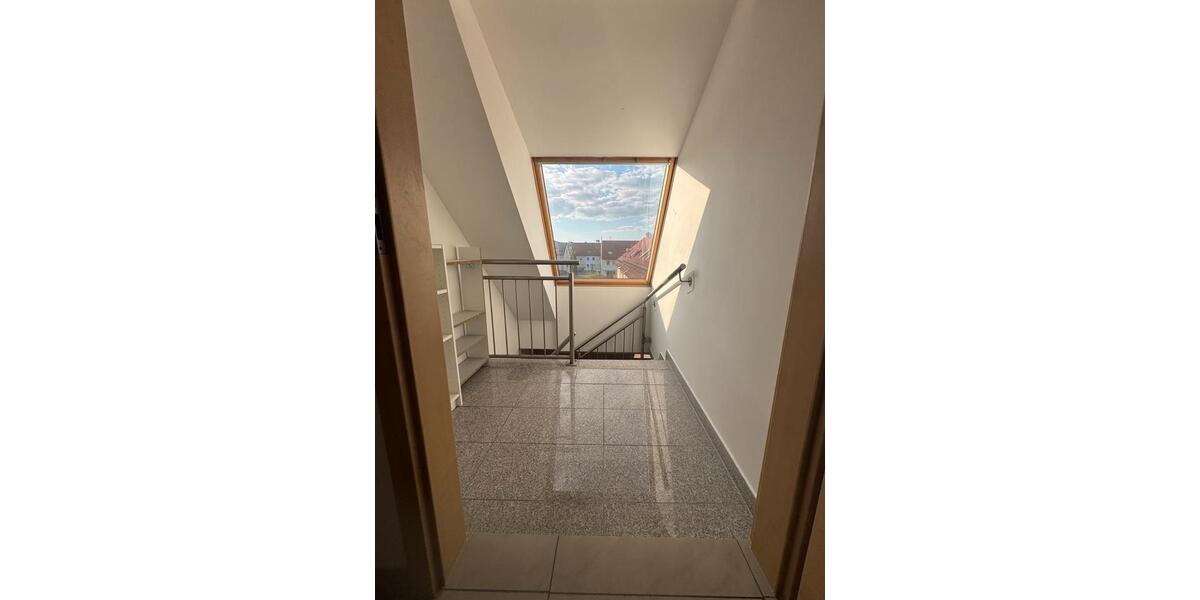 Dachgeschoßwohnung Raunheim - 2 Zimmer, 60 m&sup2;, 950&euro; | Angebot:26312767