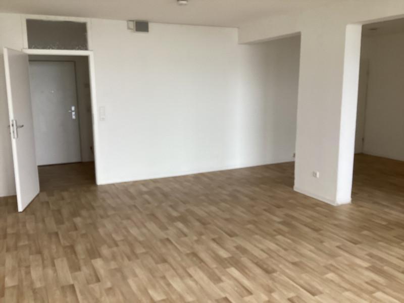 Weitblick: Helle 3 Zimmerwohnung mit Balkon zimmer