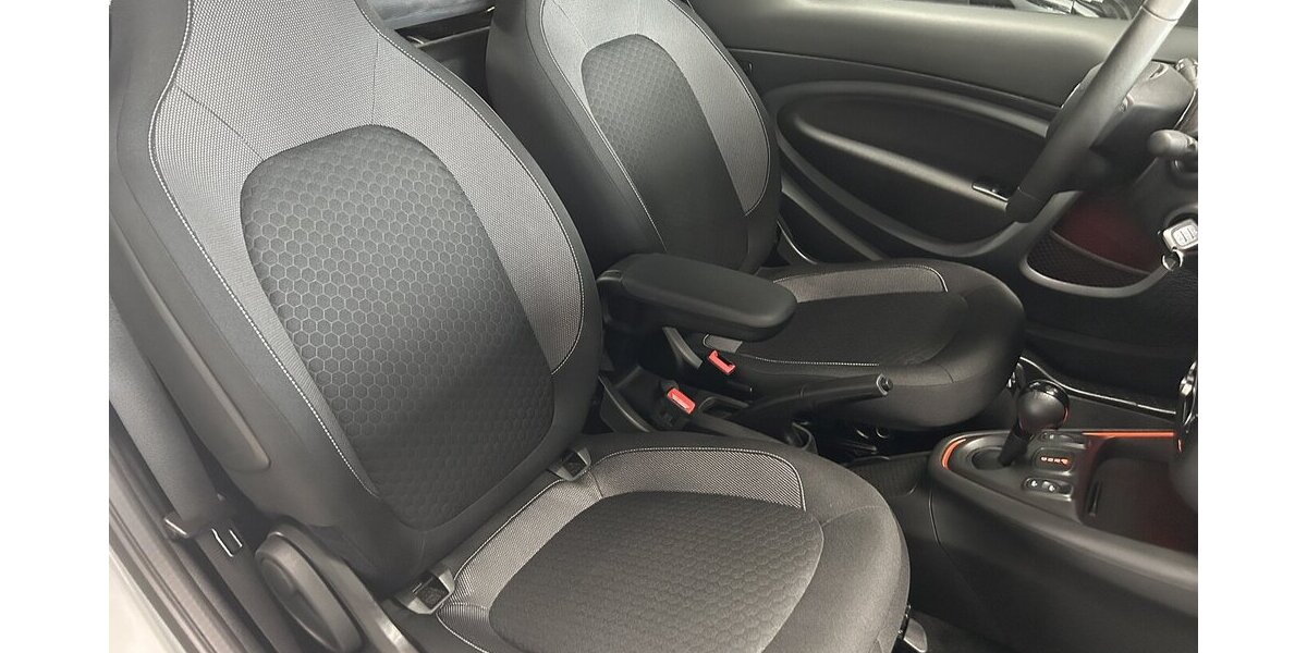 Smart ForTwo EQ CABRIO EXCLUSIVE-22KW-RÜCKFAHRKAMERA! 13.660 km 18.399 &euro; Groß-Umstadt 64823